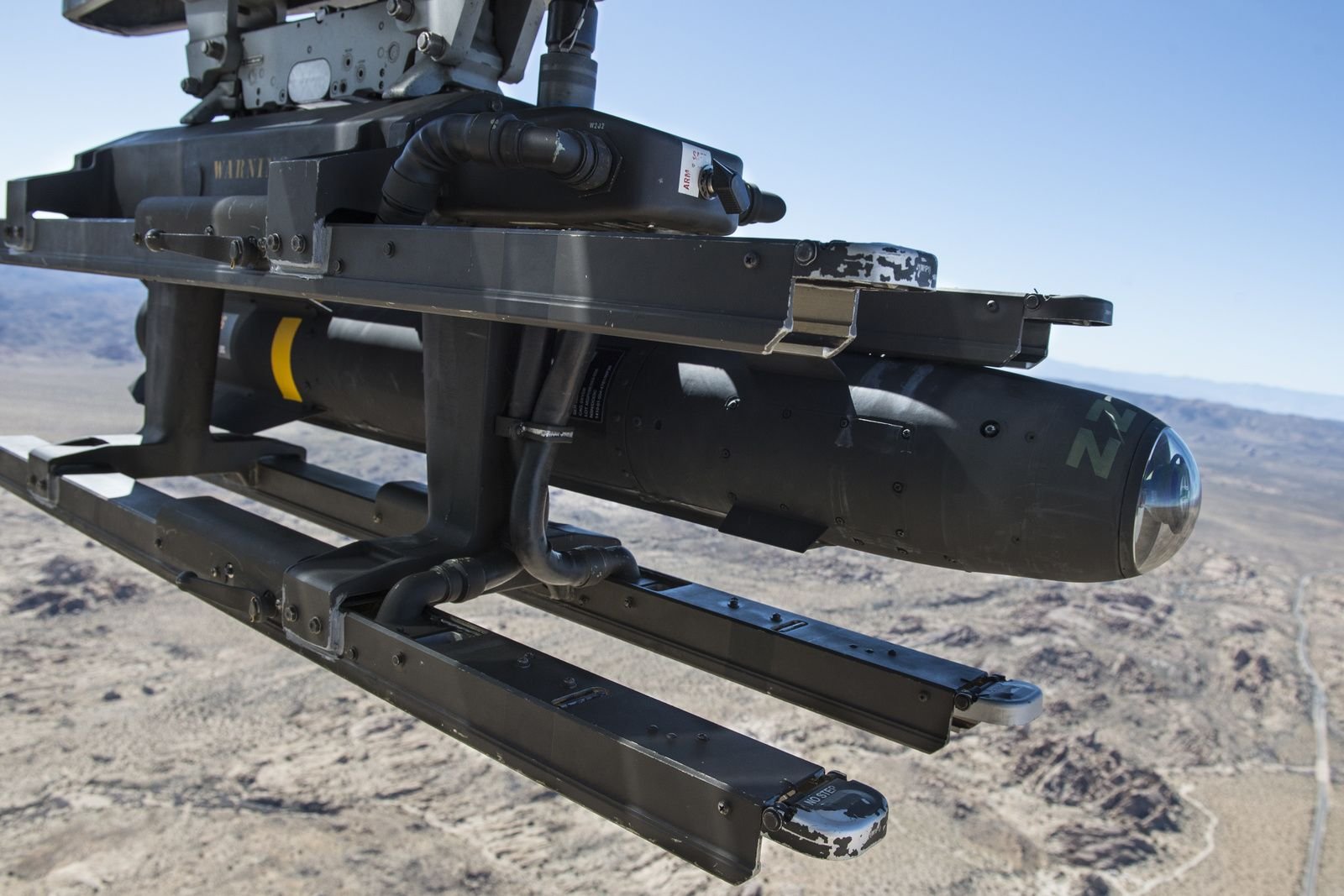 Missile AGM-114 Hellfire sur pylône d'hélicoptère